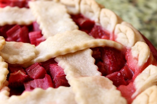 Strawberry Rhubarb Pie - Edge