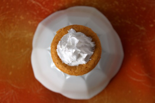 Mini Pumpkin Cheesecakes >> Baking Bytes