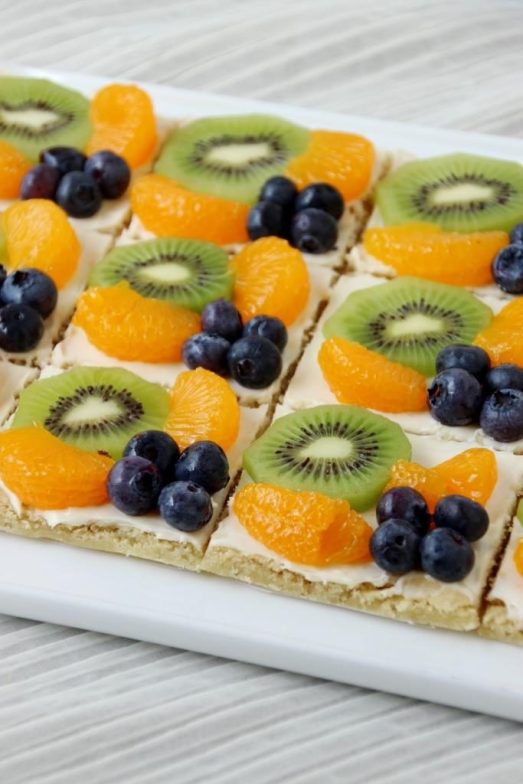 Cookie Fruit Pizza {{Baking Bytes}}