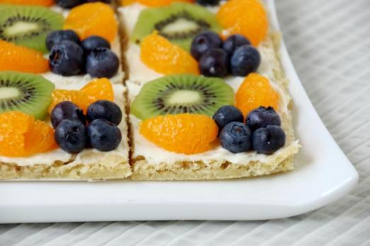 Cookie Fruit Pizza {{Baking Bytes}}