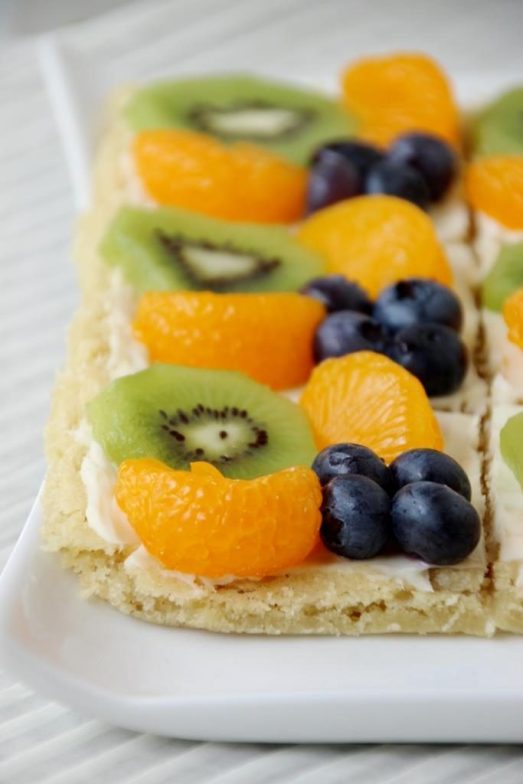 Cookie Fruit Pizza {{Baking Bytes}}