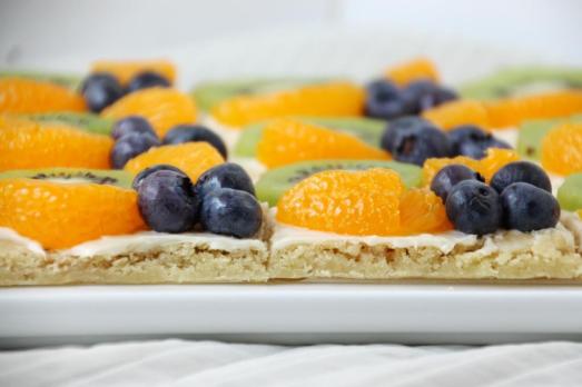 Cookie Fruit Pizza {{Baking Bytes}}