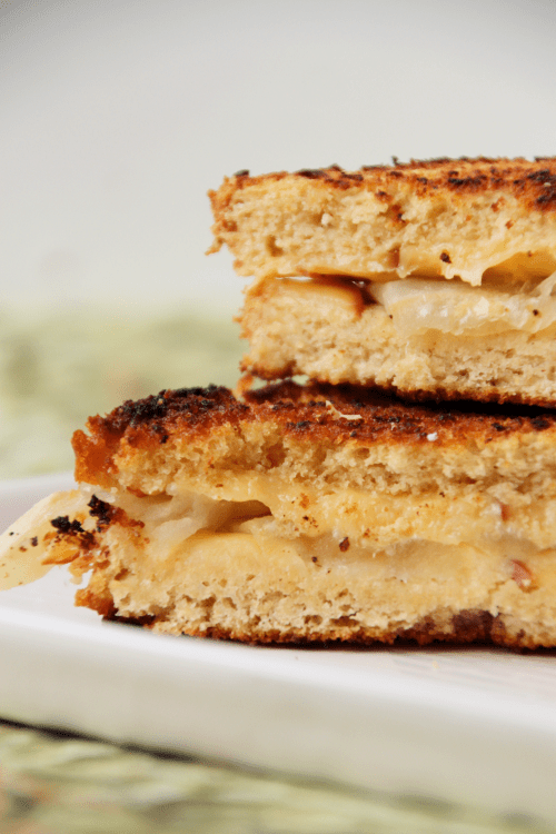 Apple Gouda Grilled Cheese {{Baking Bytes}}
